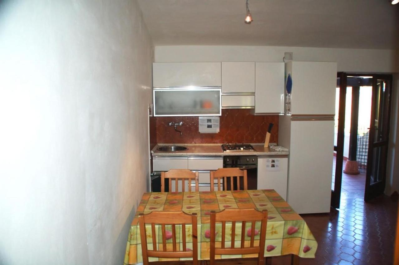Nice Apartments In Waterfront Villa In Bosa Porto Alabe トレズヌラーゲス エクステリア 写真